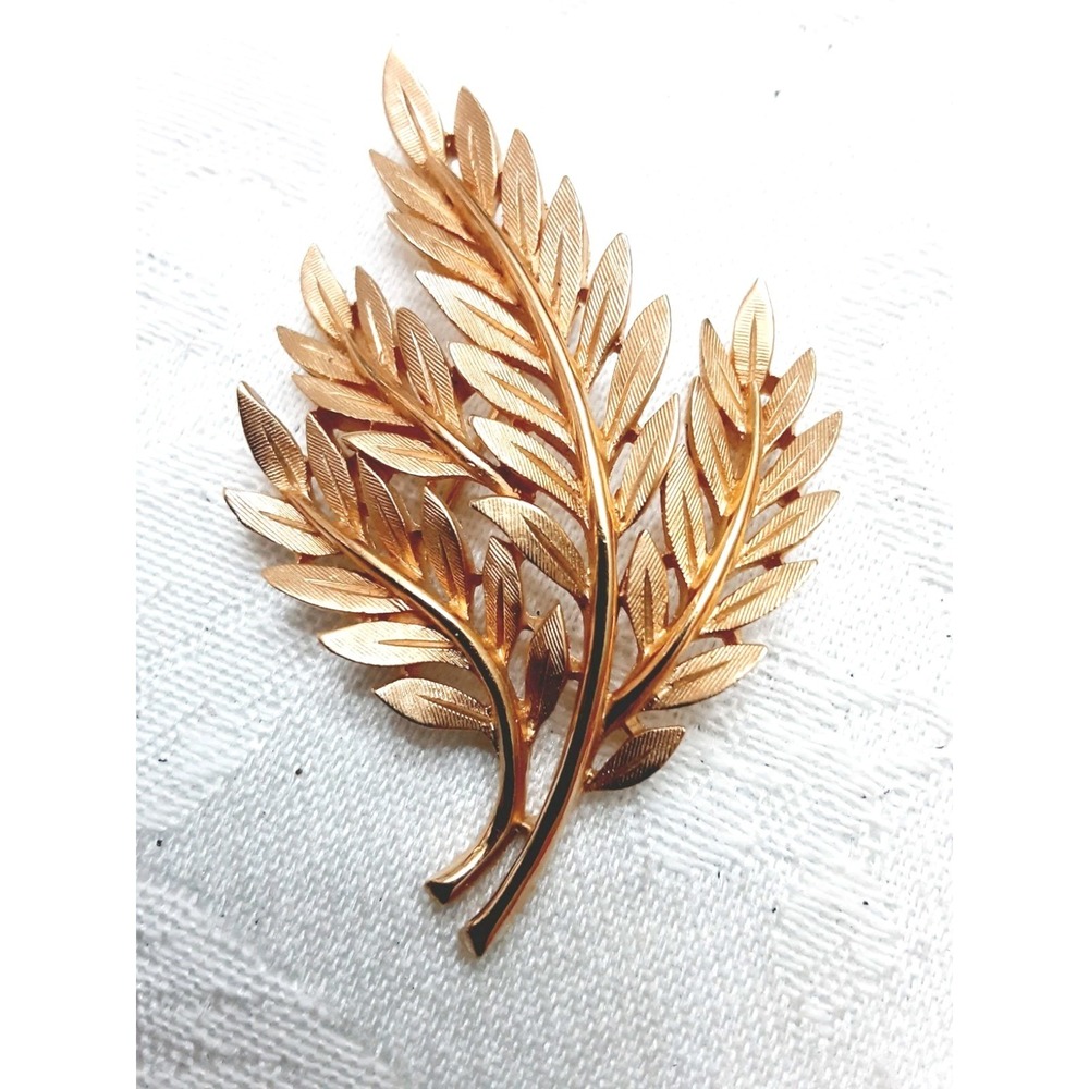 Vintage Crown Trifari Brooch Pin Leaf Gold tone